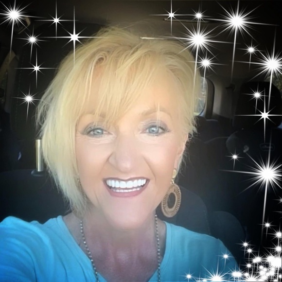 Meet your Posher, Cathy - Picture 2 of 11